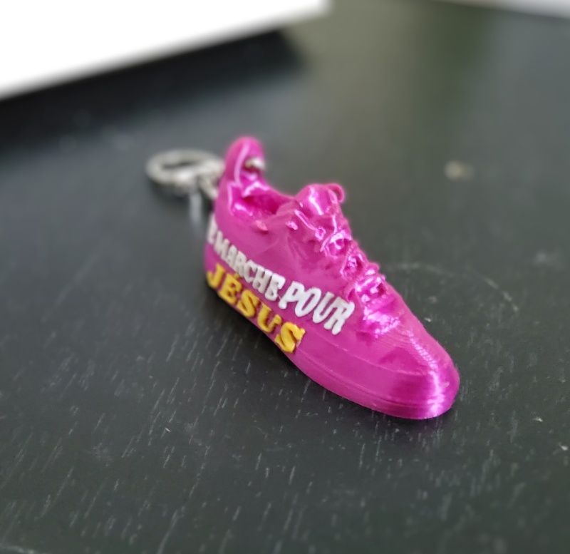 Porte-clé Basket : "Je marche pour Jésus"